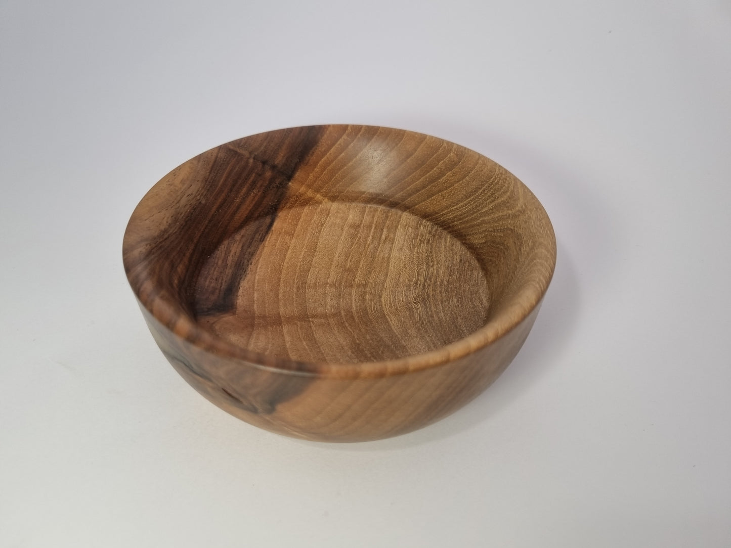 Orehova mini skleda z epoksi detajlom (12 cm)
