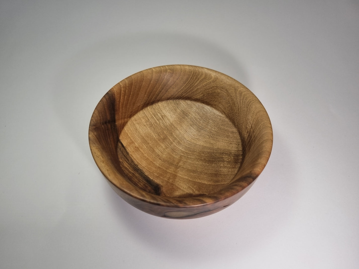 Orehova mini skleda z epoksi detajlom (12 cm)