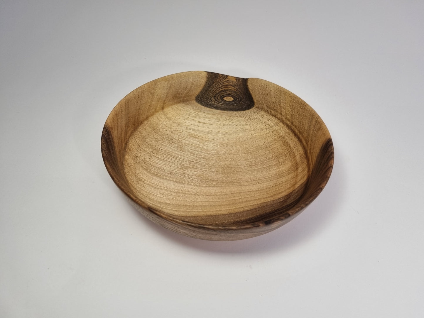 Walnut Low Bowl with Bark (15cm)